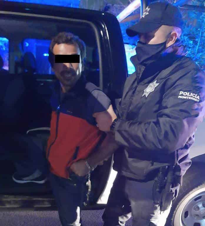 Sorprendido robando los espejos de un automóvil deportivo