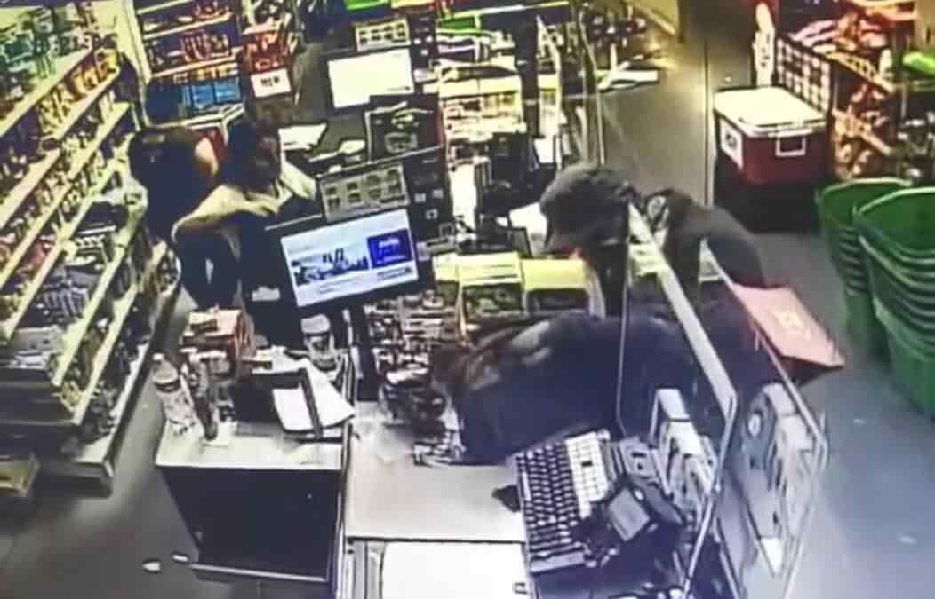Lo detienen en el momento en que se daba a la fuga de una tienda la cual asaltó