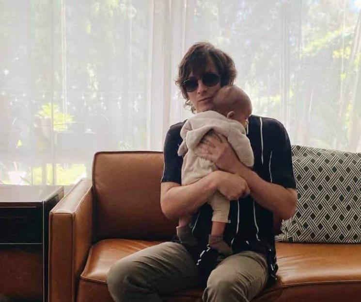 Siddhartha enternece a fans con foto cargando a su hijo Mar