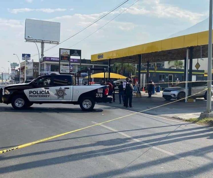 Ejecutan a hombre frente a su esposa en car wash Ejecutan a hombre frente a su esposa en car wash