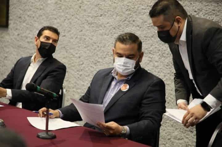 Por un error regresan a comisión Ley de Isssteleón