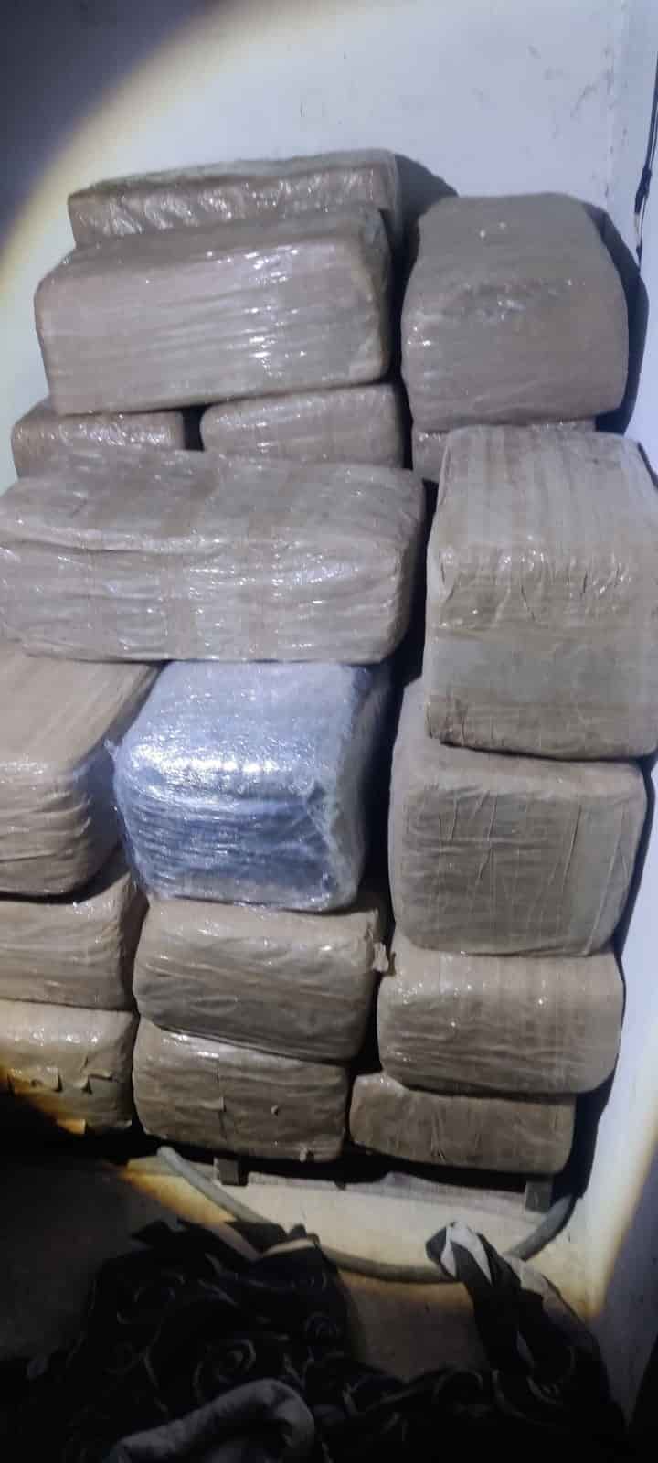 Un cargamento de más de media tonelada de marihuana fue asegurado por elementos de Fuerza Civil