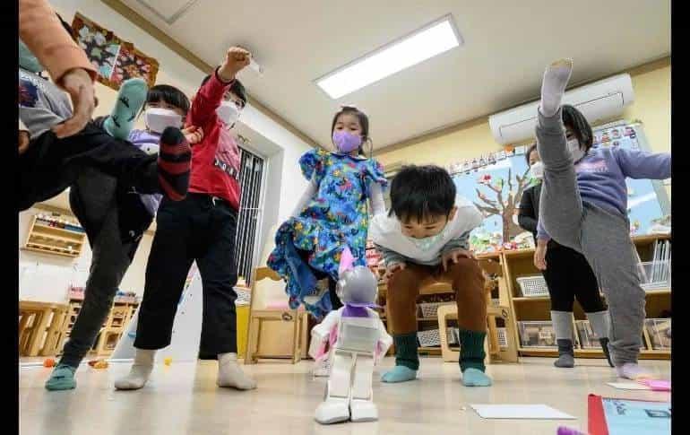 Robots son puestos a prueba como asistentes en guarderías