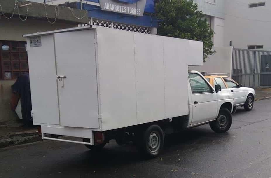 Roban camioneta y los detienen Roban camioneta y los detienen