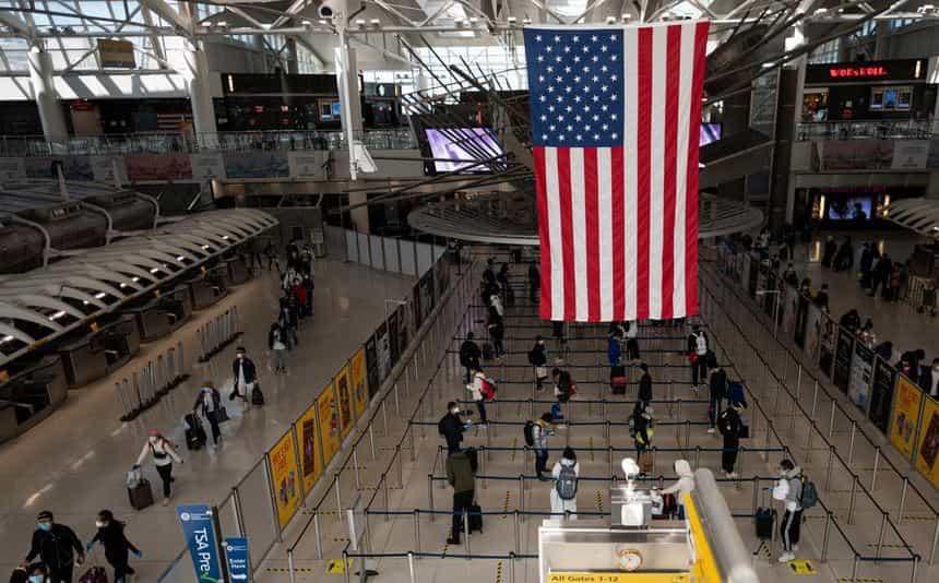Estados Unidos prohíbe los viajes desde Sudáfrica