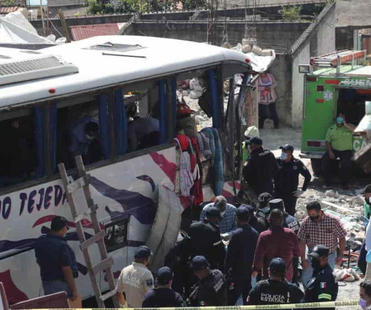Fallecen 21 peregrinos tras chocar su autobús Fallecen 21 peregrinos tras chocar su autobús