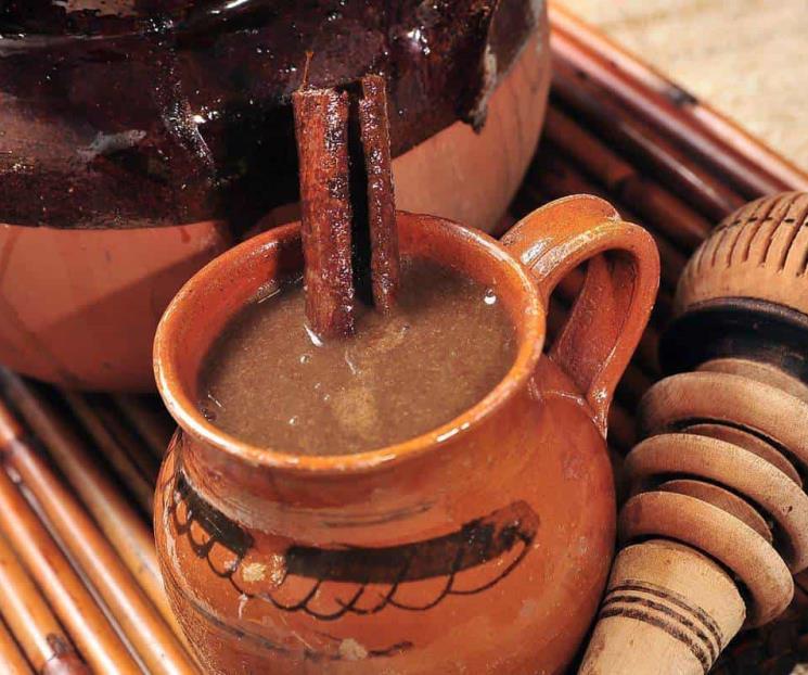 Conoce cómo se hace el atole champurrado Conoce cómo se hace el atole champurrado