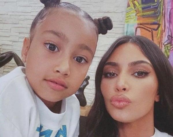 North West consigue permiso de Kim y debuta en TikTok
