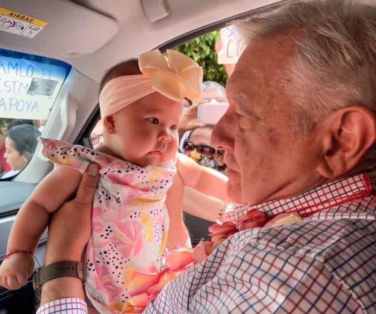 Con megáfono en mano López Obrador llama a rescatar Pemex Con megáfono en mano López Obrador llama a rescatar Pemex