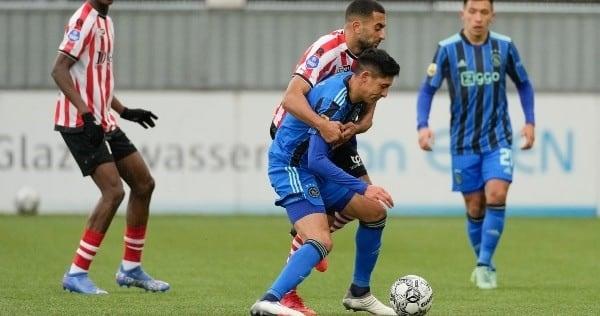 Sigue Ajax de líder en Holanda con Edson Álvarez de titular