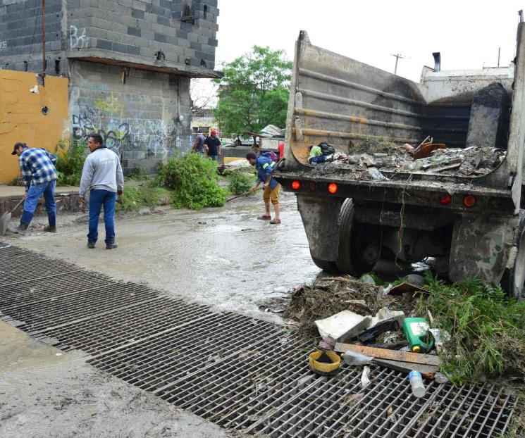 Refuerzan campaña de desazolve