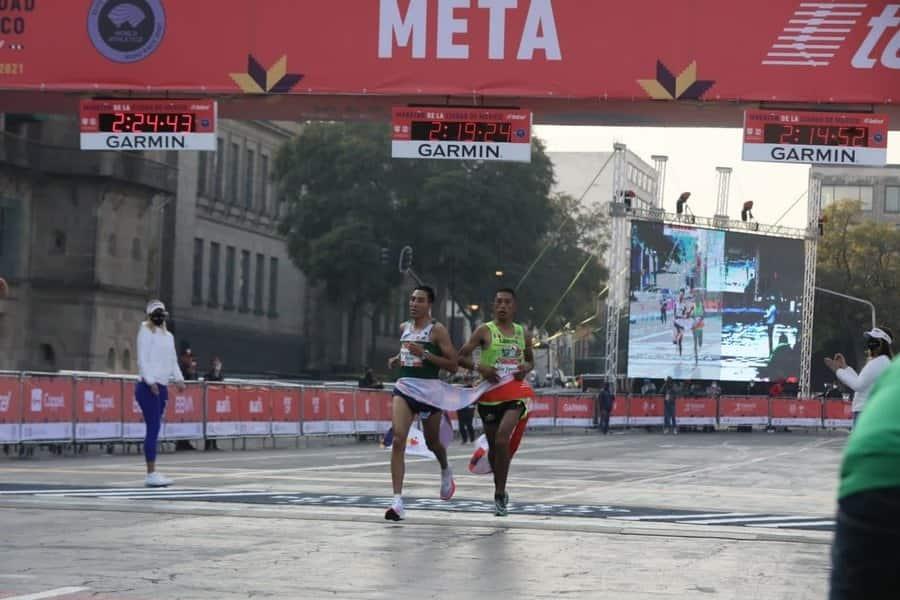 Mexicanos hacen el 1-2 en Maratón de CDMX Mexicanos hacen el 1-2 en Maratón de CDMX