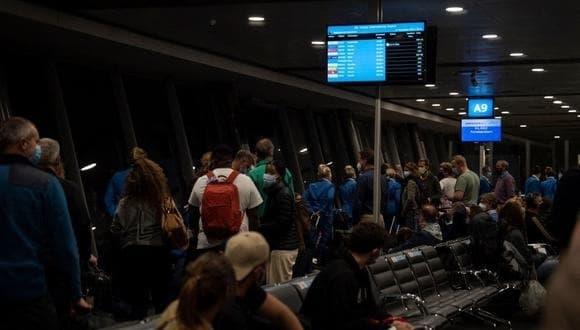 Restricciones de viaje ante ómicron llegaron tarde: Expertos