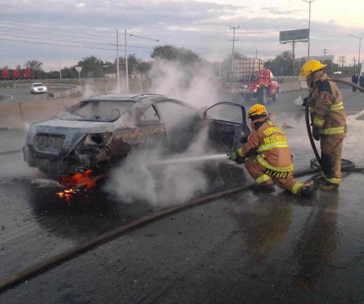 Sobreviven a choque e incendio