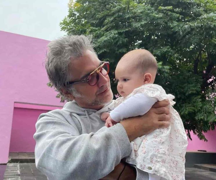 Alejandro Fernández, el más feliz en el bautizo de Cayetana