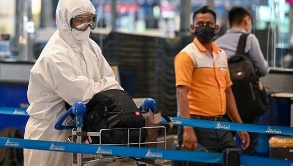 OMS califica como muy alto el riesgo por Ómicron