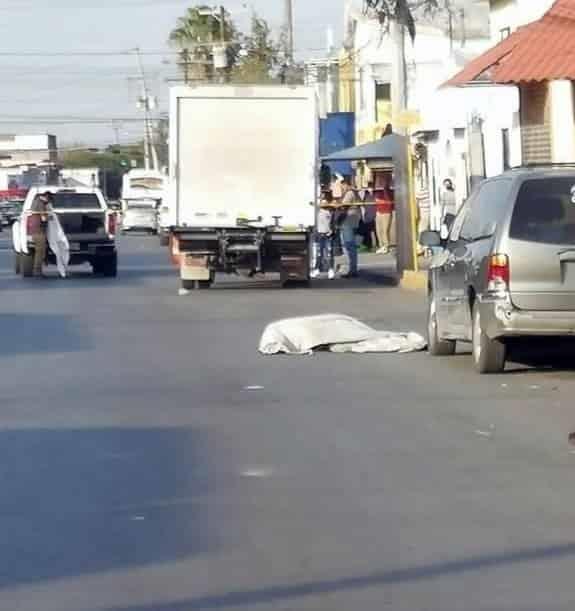 Mata camión de carga a mujer Mata camión de carga a mujer