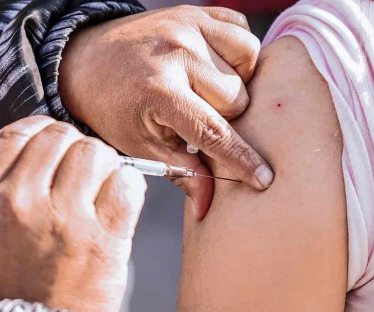 Autorizan combinación de fármacos inyectables para Covid