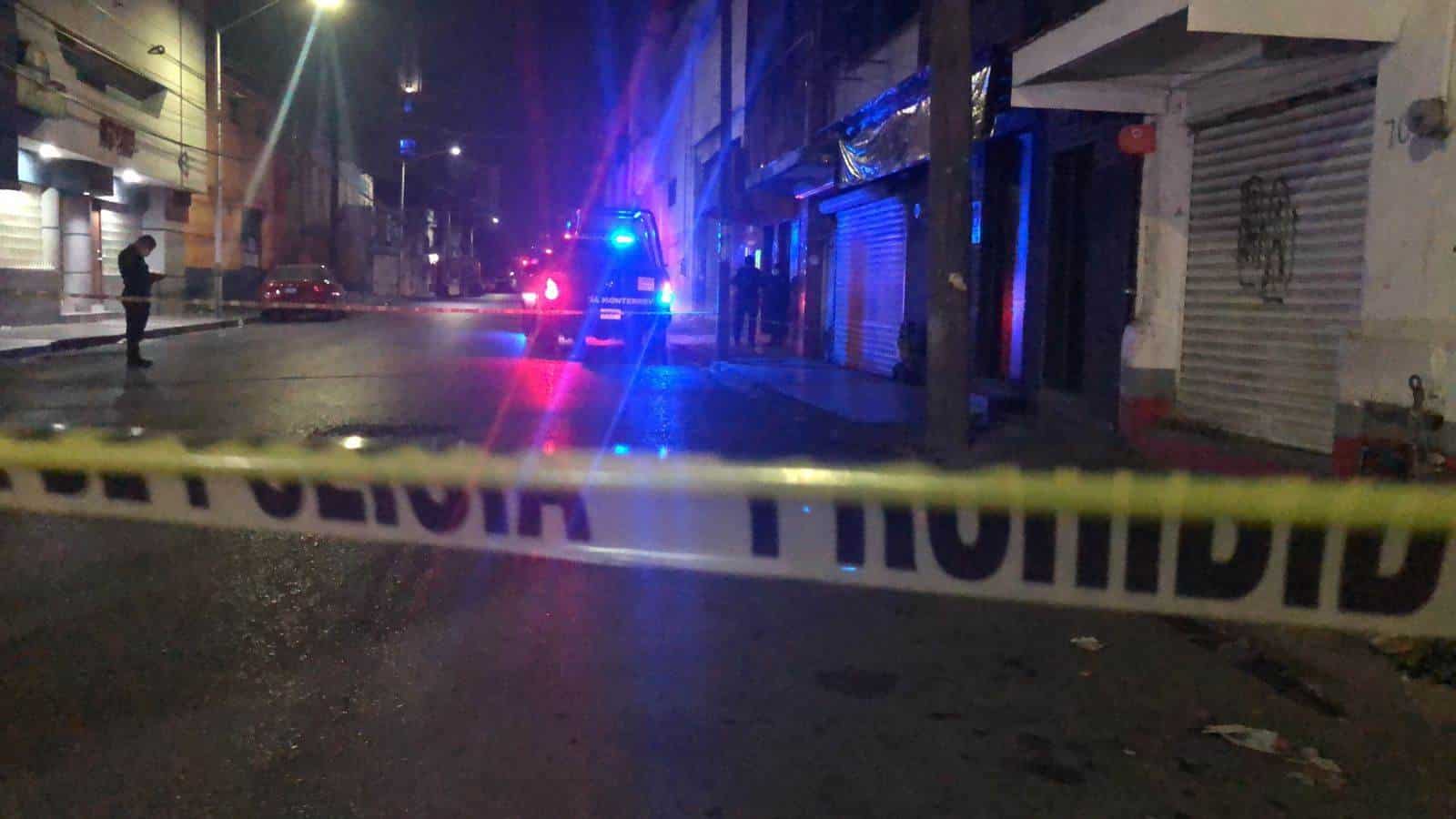 Dos hermanos, uno de ellos quien aseguró ser militar, fueron lesionados en el interior de un bar