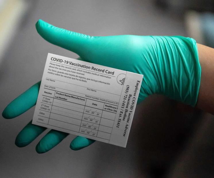 Deja falsificación de pasaportes Covid ganancia a criminales