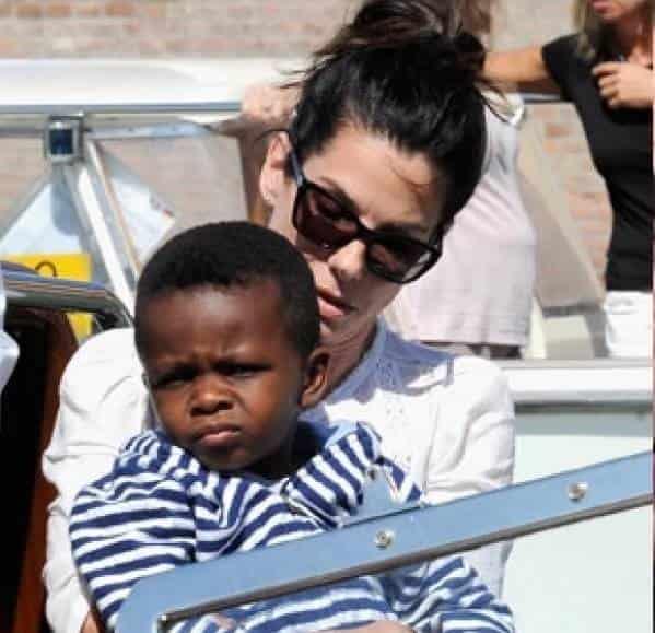 Sandra Bullock habla del racismo que han vivido sus hijos