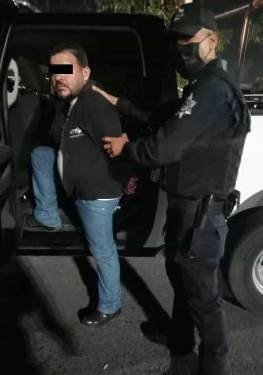 Detienen a taxista por robo de celulares en Centro de Mty