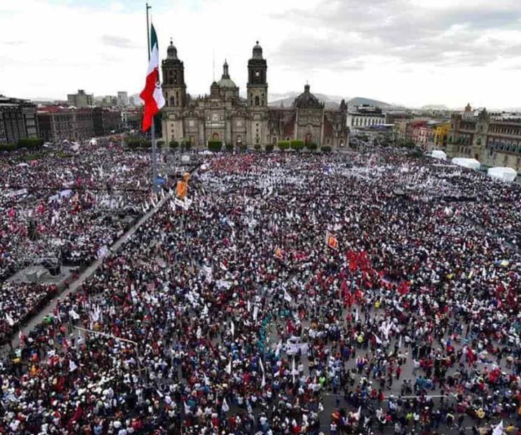 AMLO y Morena muestran músculo en el Zócalo