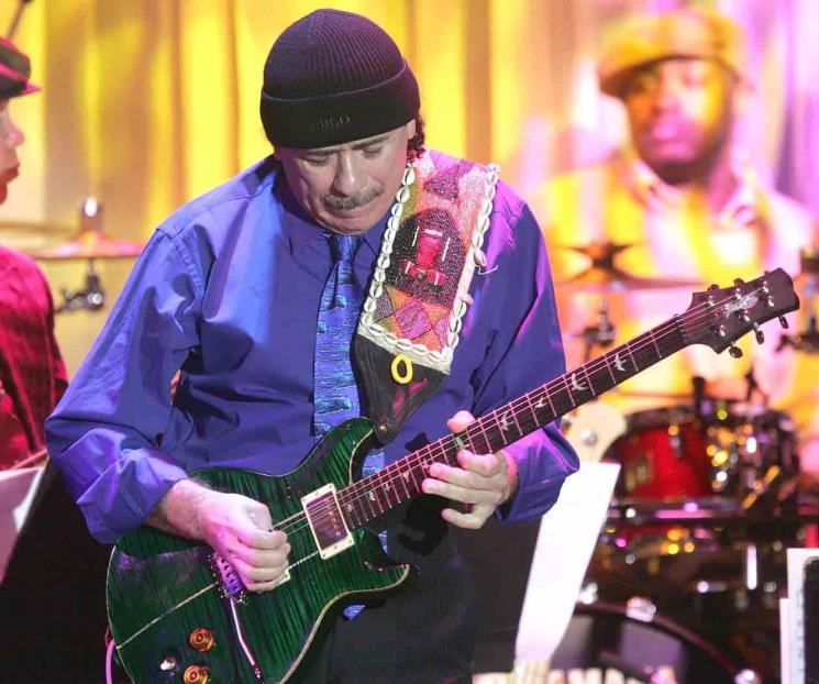 Operan del corazón a Carlos Santana