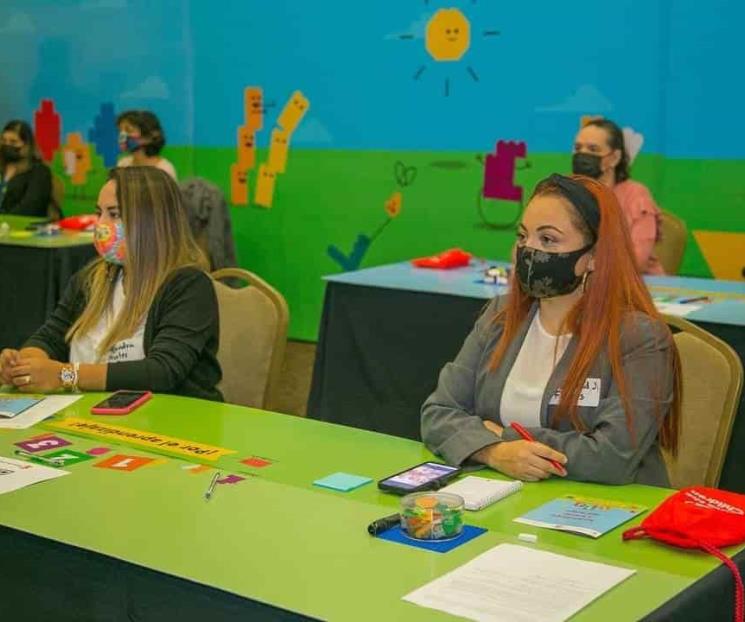 Capacitan a personal de Centros de Atención Infantil