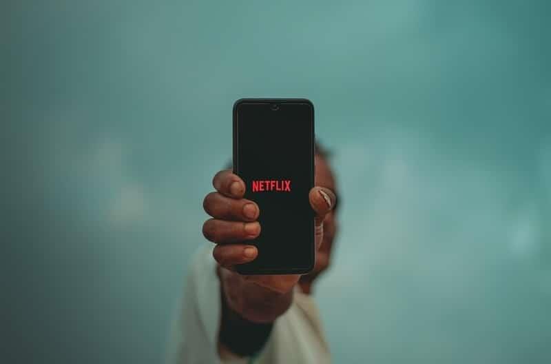 Europa cobraría a Netflix, Google y Facebook por usar redes