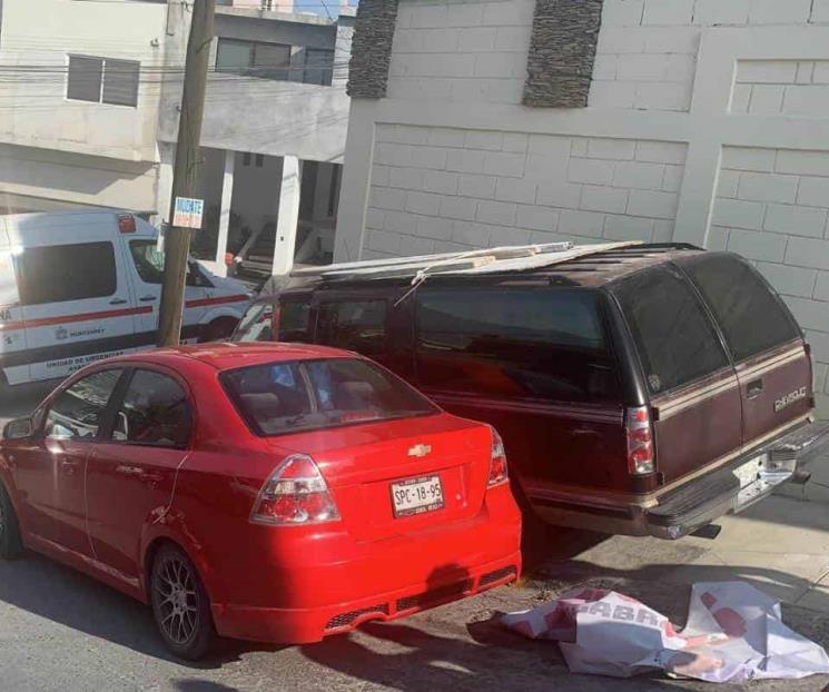 Muere prensado por su propia camioneta