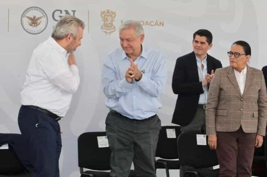 Resalta AMLO altos aguinaldos en PJ y organismos autónomos