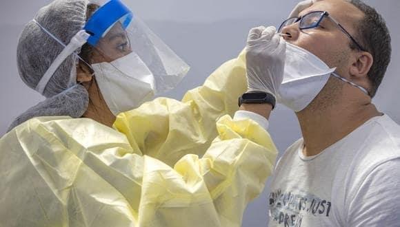 Goma de mascar podría reducir contagios de Covid-19