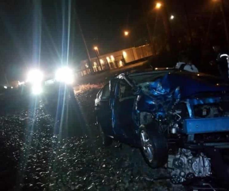 Tren impacta a vehículo en Escobedo