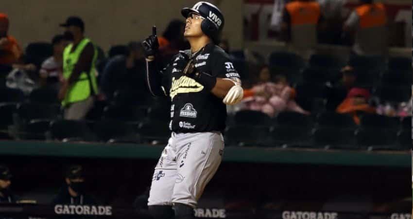 Sultanes pega primero