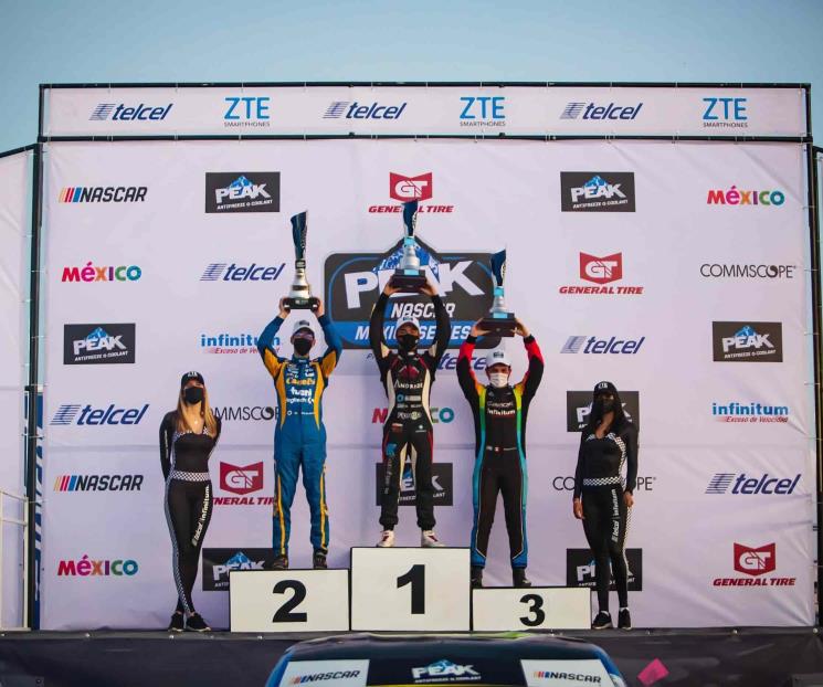 Noel acaricia título