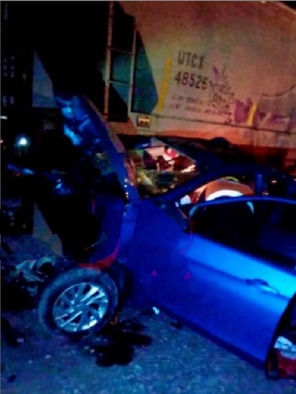 Estuvo a punto de morir prensado en el interior de su vehículo, después de ser impactado y arrastrado por el ferrocarril