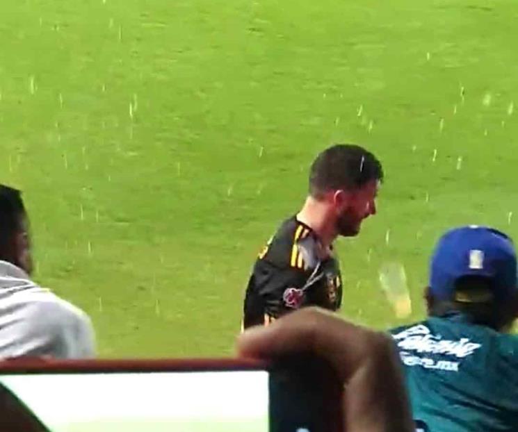 Afición de León lanzó de todo a Gignac