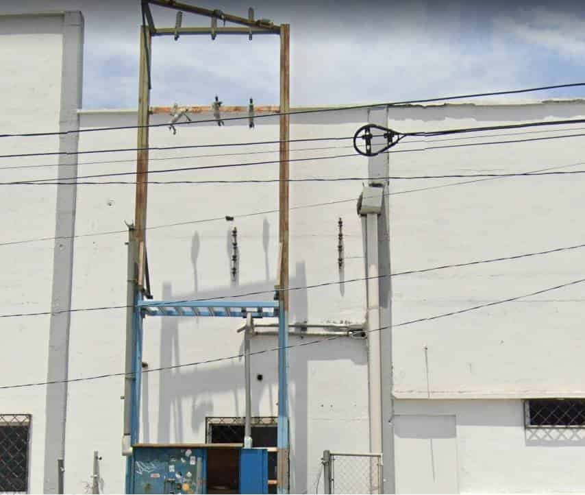 Un hombre terminó con lesiones graves, después de desplomarse de una altura de tres metros