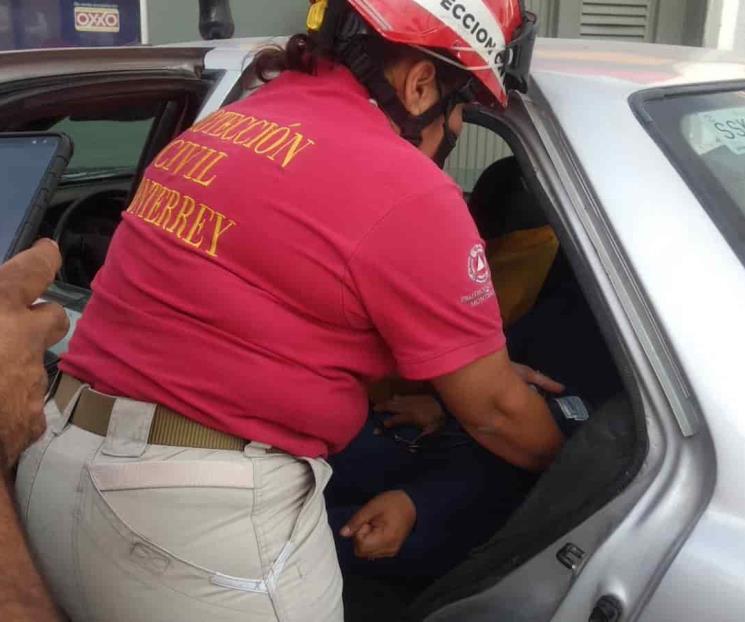 Embiste tren a un auto