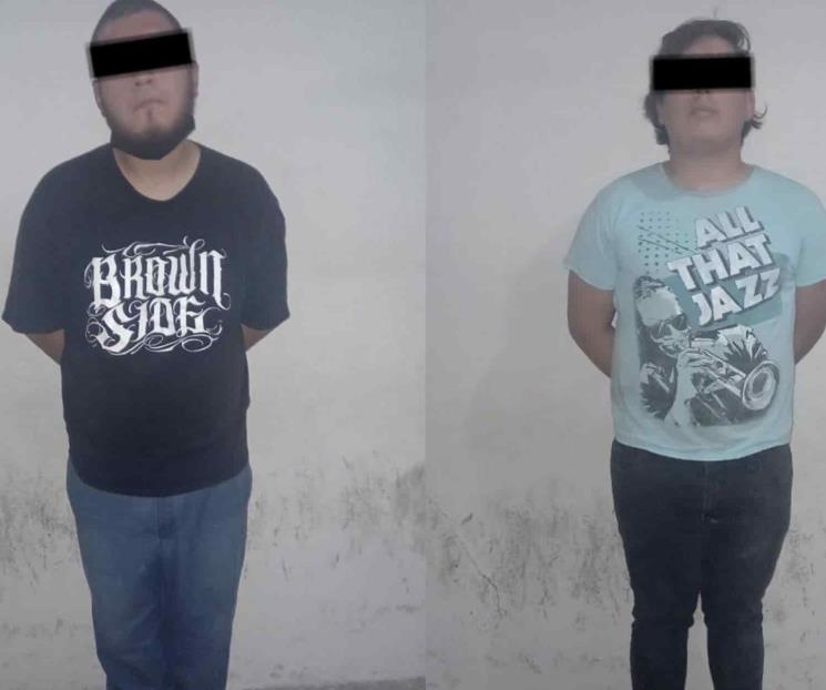 Detienen a 2 hombres con arma y droga