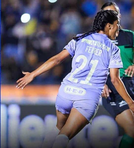 Felinas cumplen con juego de trámite