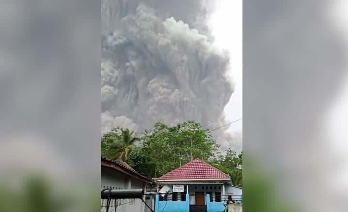 Suma ya 14 muertos tras erupción de volcán Semeru Suma ya 14 muertos tras erupción de volcán Semeru