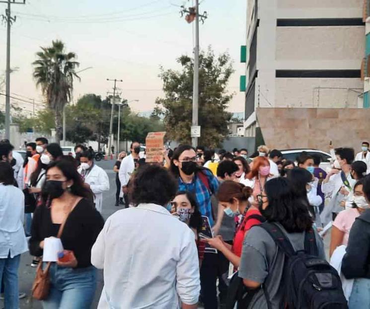 Protestan estudiantes de Medicina por sistema de evaluación