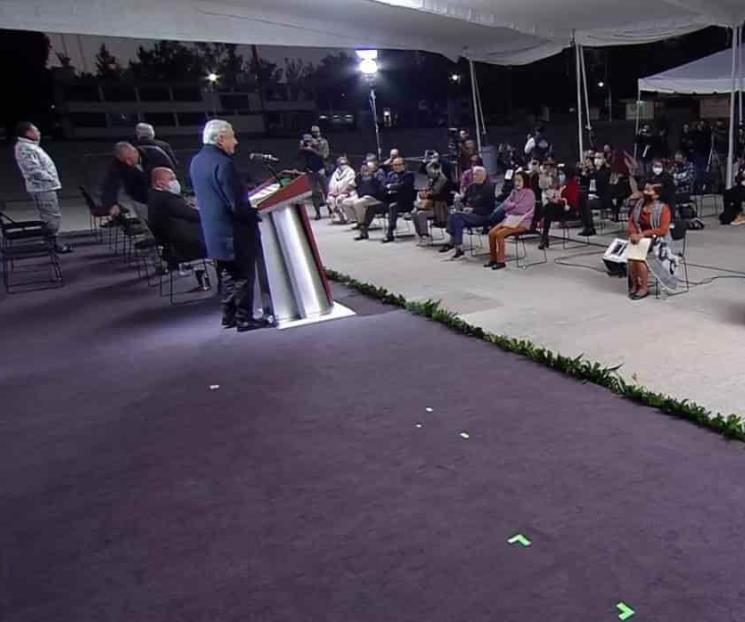 Acuden a la Mañanera adultos mayores