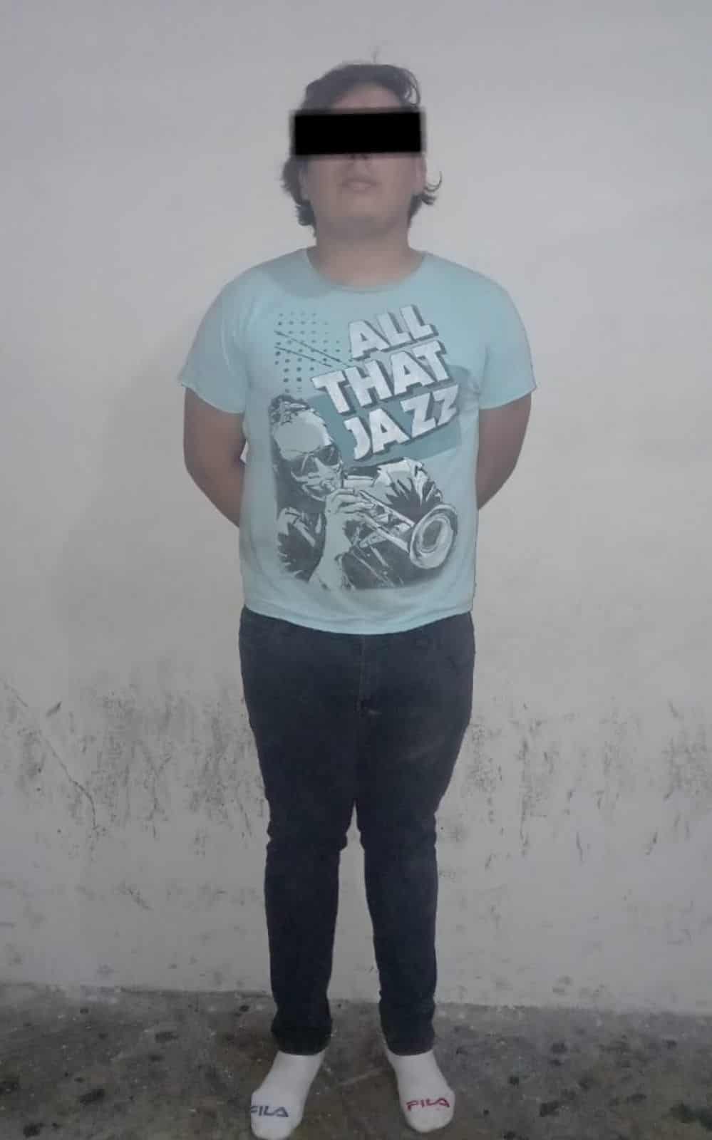 Portaban un arma de fuego y droga