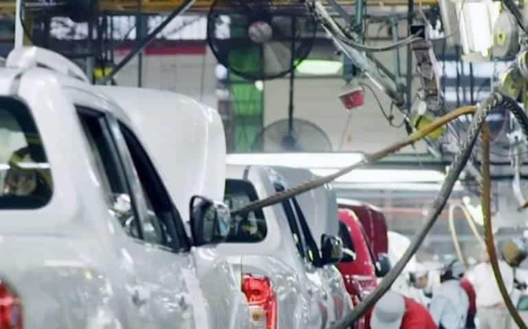 Van automotrices mexicanas contra plan de subsidios en EU