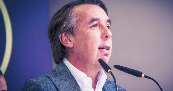 Cree Azcárraga que negociar con Chivas es mal necesario