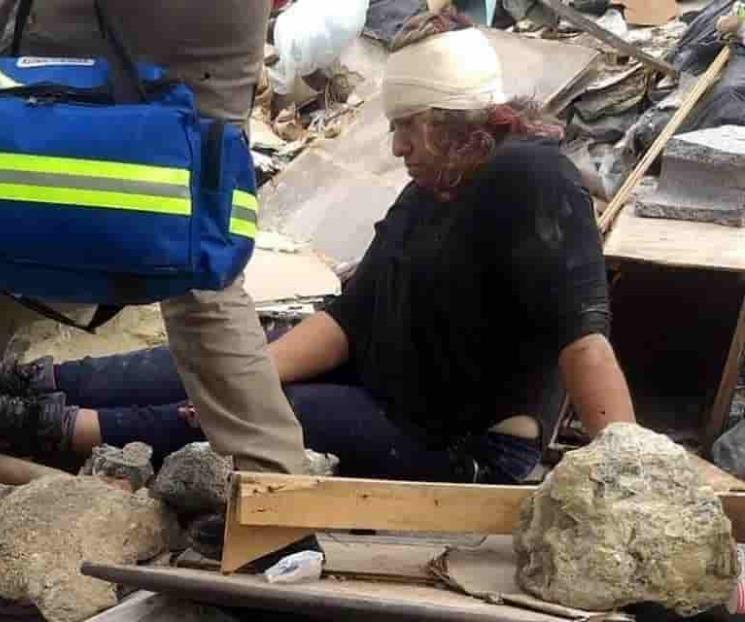 Cae mujer a barranco