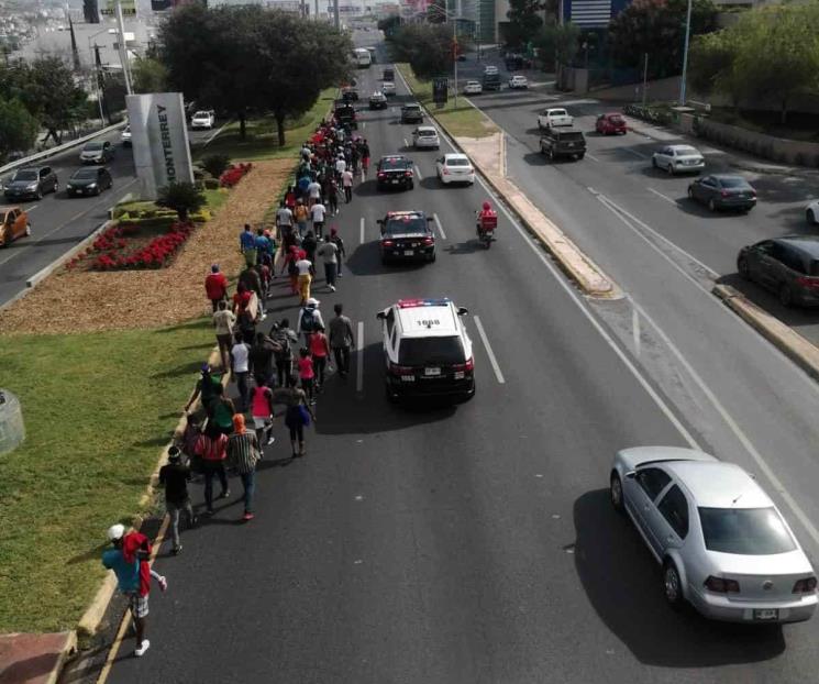 Exigen haitianos con bloqueo solución a su situación